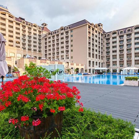 ホテル メリア グランド エルミタージュ ゴールデンサンド エクステリア 写真 The hotel's swimming pool