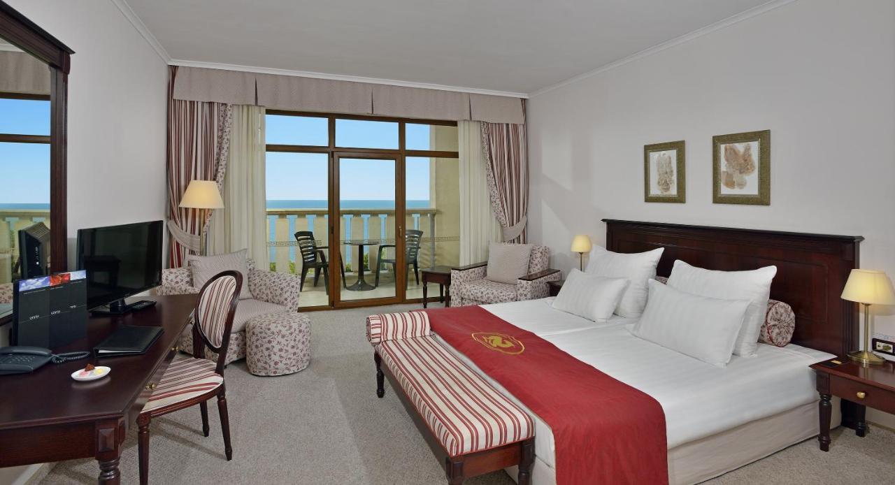 ホテル メリア グランド エルミタージュ ゴールデンサンド エクステリア 写真 A room at the hotel