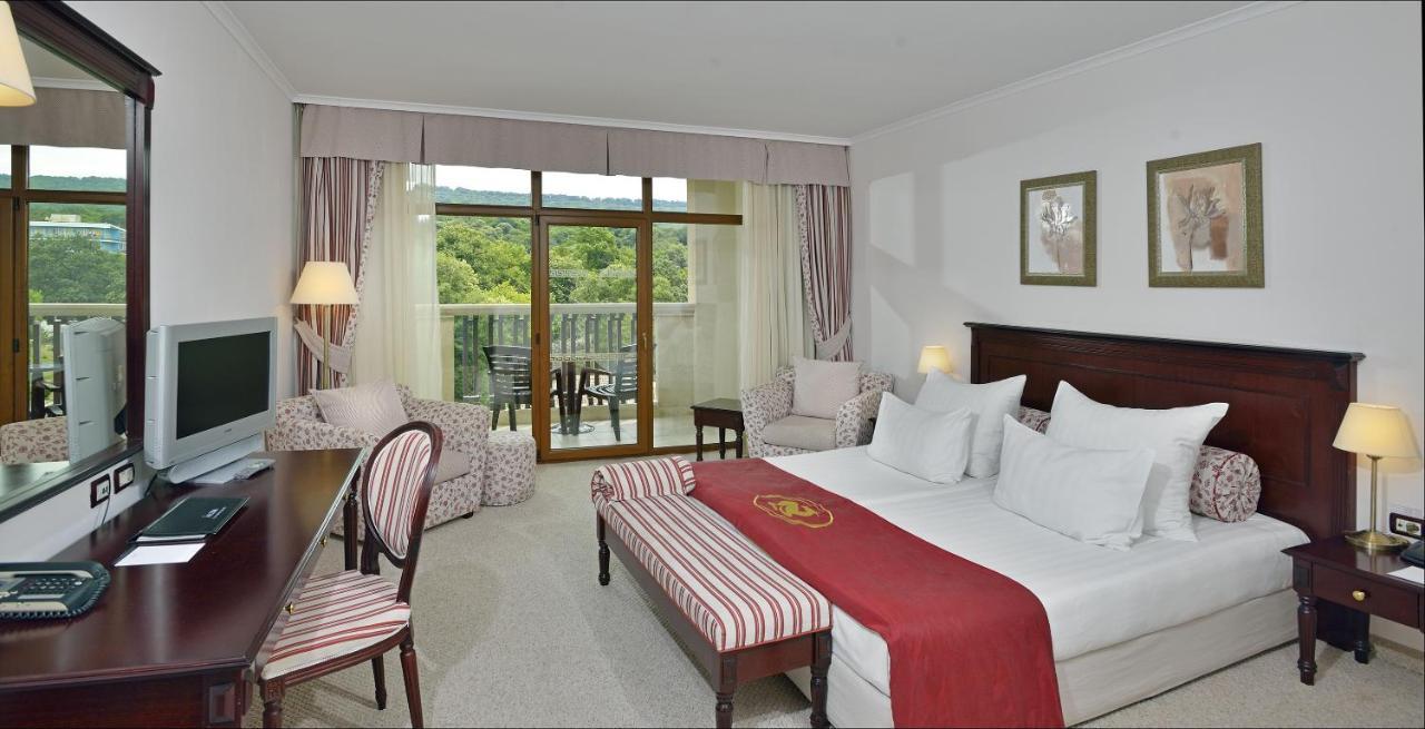 ホテル メリア グランド エルミタージュ ゴールデンサンド エクステリア 写真 A room at the hotel
