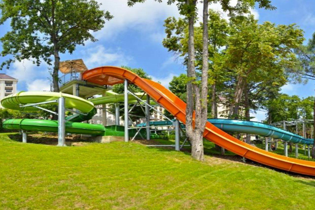 ホテル メリア グランド エルミタージュ ゴールデンサンド エクステリア 写真 The water park at the Grand Country Waterpark