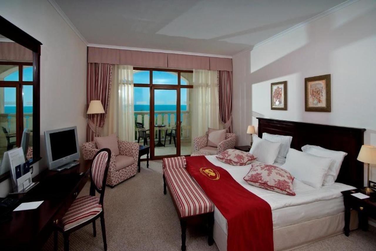 ホテル メリア グランド エルミタージュ ゴールデンサンド 部屋 写真 A room at the hotel