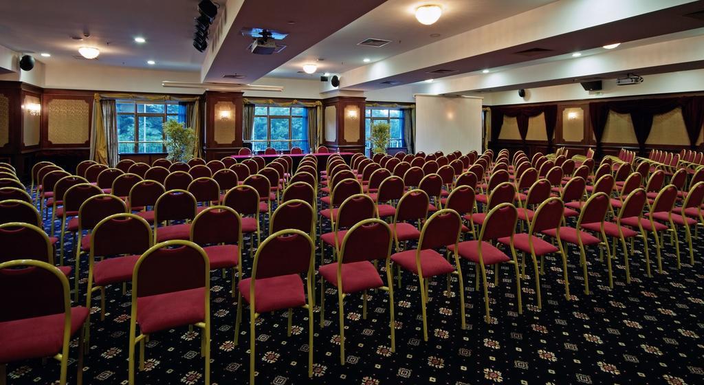 ホテル メリア グランド エルミタージュ ゴールデンサンド 設備 写真 The ballroom at the hotel