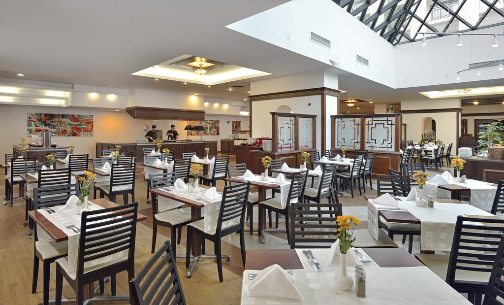 ホテル メリア グランド エルミタージュ ゴールデンサンド エクステリア 写真 The restaurant