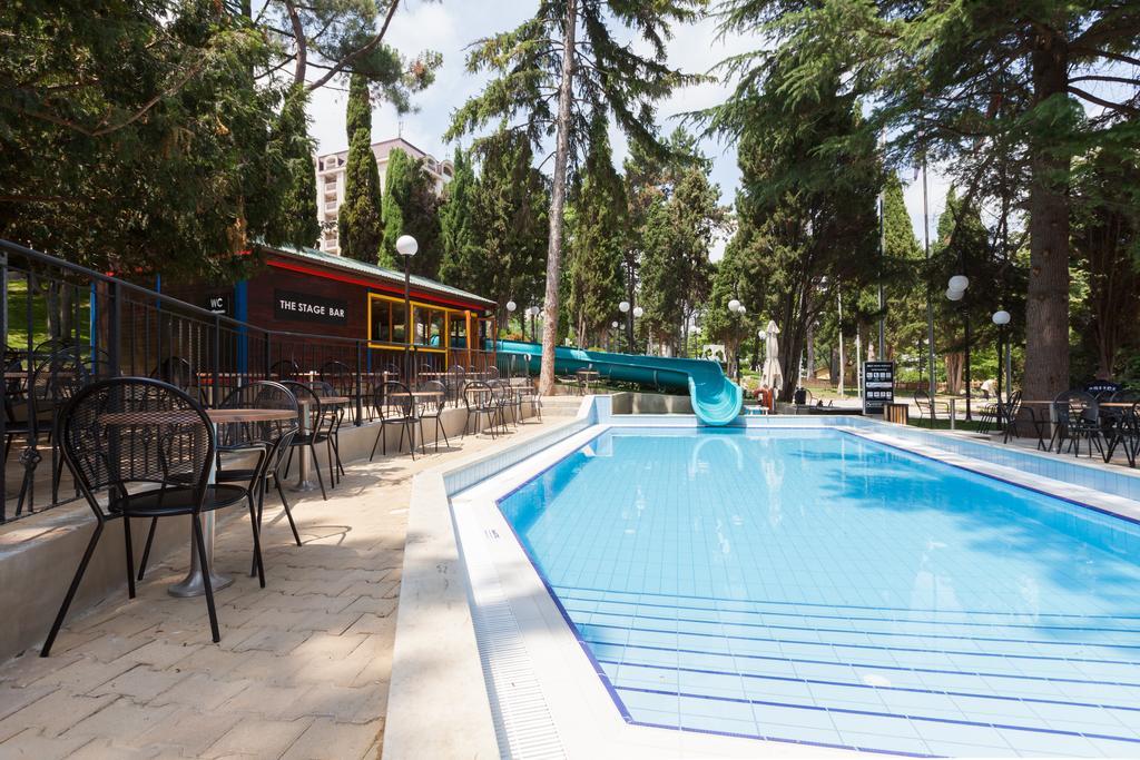 ホテル メリア グランド エルミタージュ ゴールデンサンド エクステリア 写真 The swimming pool at the resort