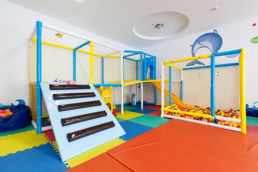 ホテル メリア グランド エルミタージュ ゴールデンサンド エクステリア 写真 An indoor playground