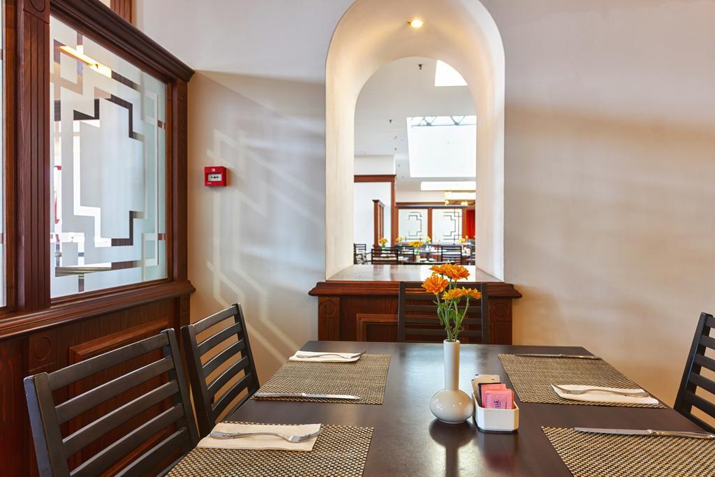 ホテル メリア グランド エルミタージュ ゴールデンサンド エクステリア 写真 Interior of the restaurant