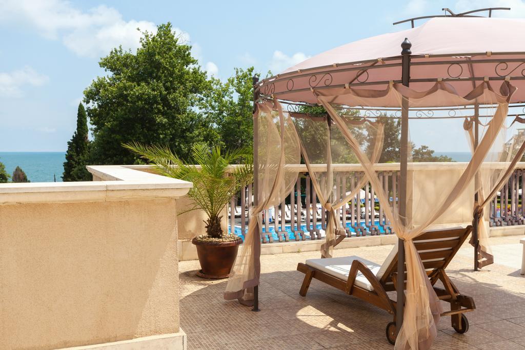 ホテル メリア グランド エルミタージュ ゴールデンサンド エクステリア 写真 The hotel's rooftop