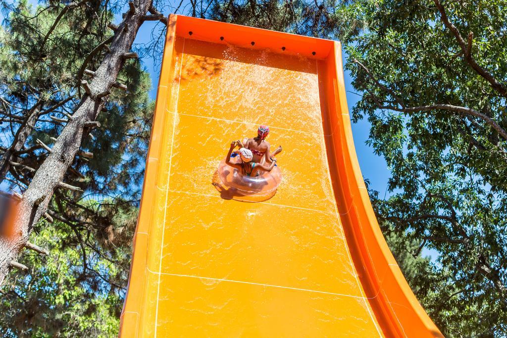 ホテル メリア グランド エルミタージュ ゴールデンサンド エクステリア 写真 The slide at the top of the flume