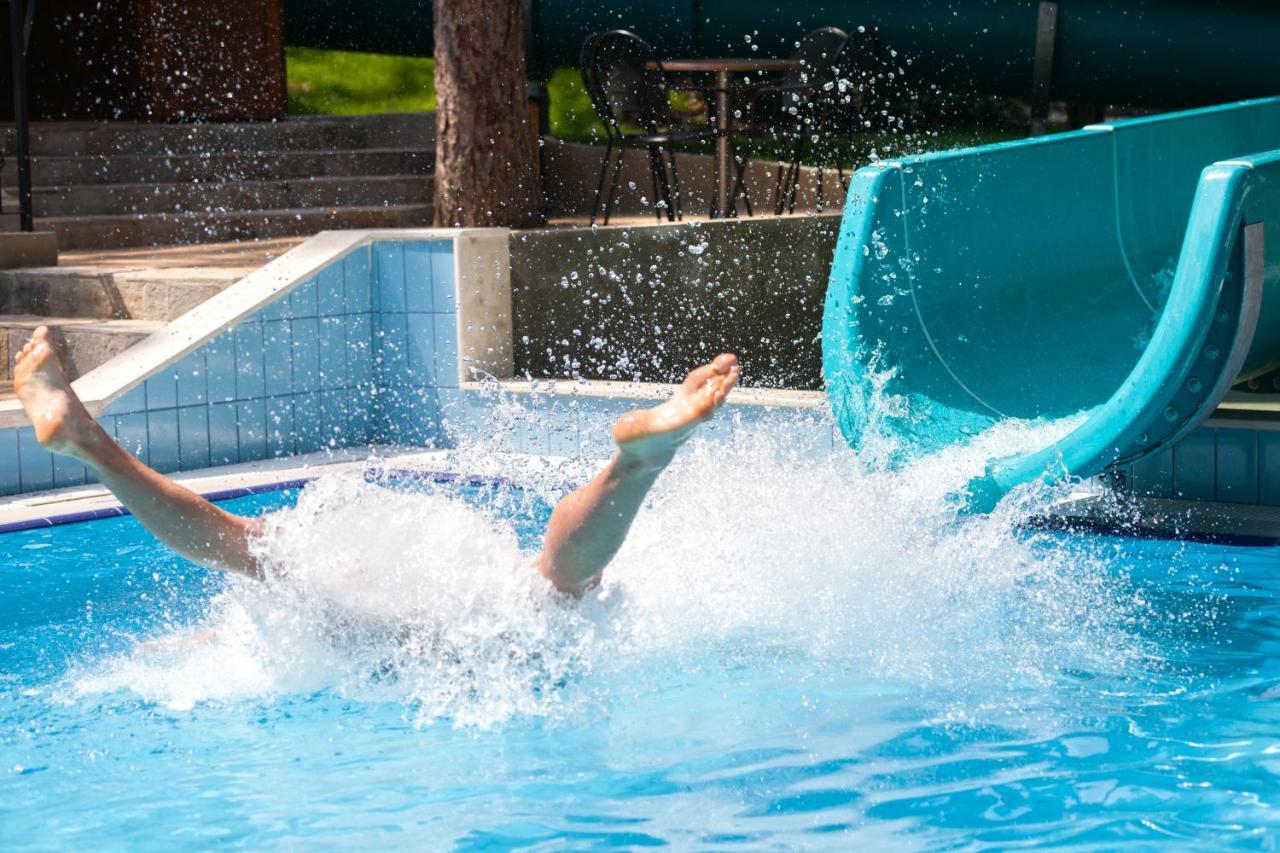 ホテル メリア グランド エルミタージュ ゴールデンサンド 部屋 写真 A water slide