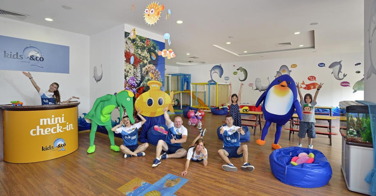 ホテル メリア グランド エルミタージュ ゴールデンサンド 部屋 写真 The interior of the club
